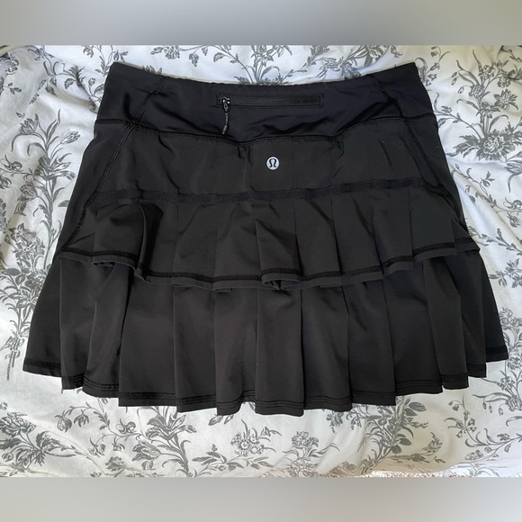 lululemon athletica Dresses & Skirts - Lululemon “Pace Setter” Skirt
